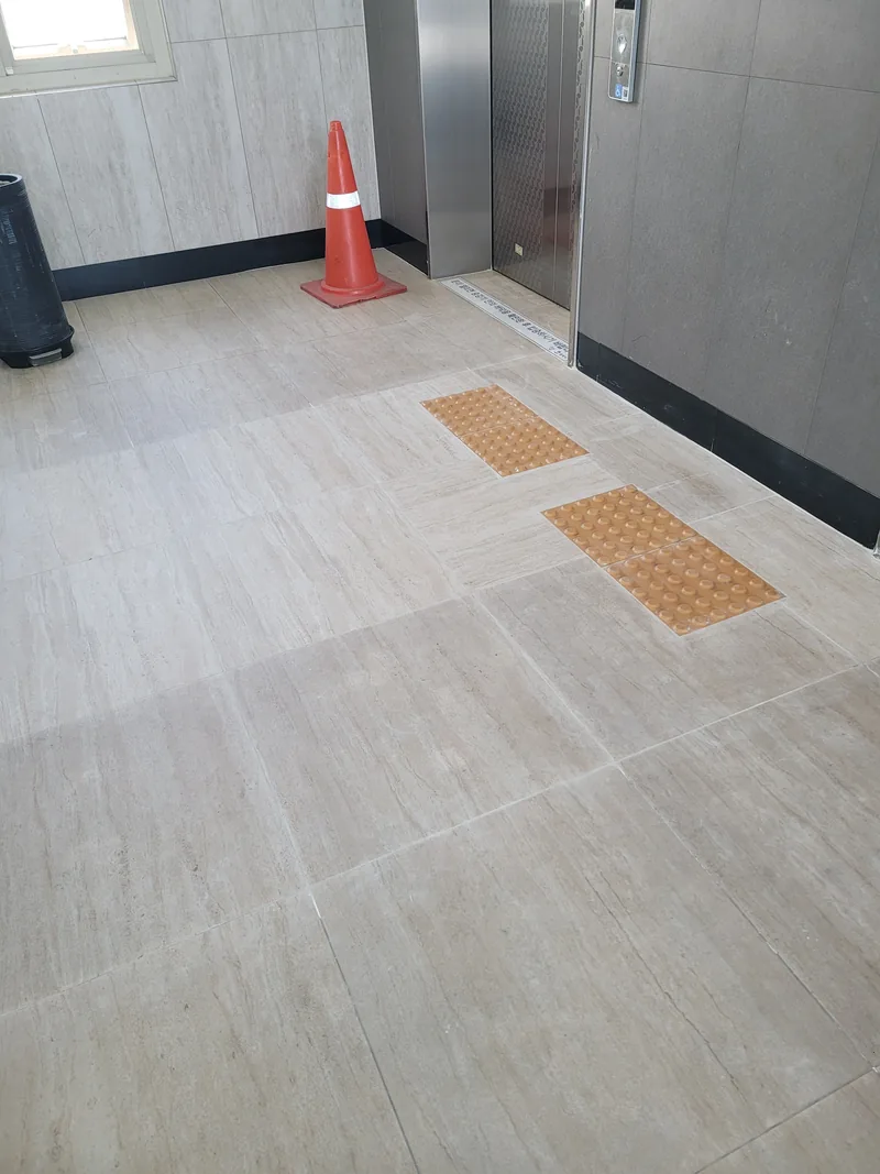 깨진바닥타일 보수 후